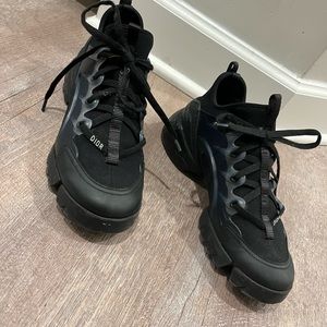Used dconnect sneakers